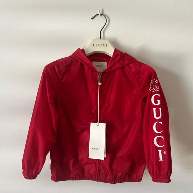 Gucci(グッチ)の〈新品未使用タグ付き〉GUCCI子供服 男の子 ナイロンジャケット キッズ/ベビー/マタニティのキッズ服男の子用(90cm~)(ジャケット/上着)の商品写真