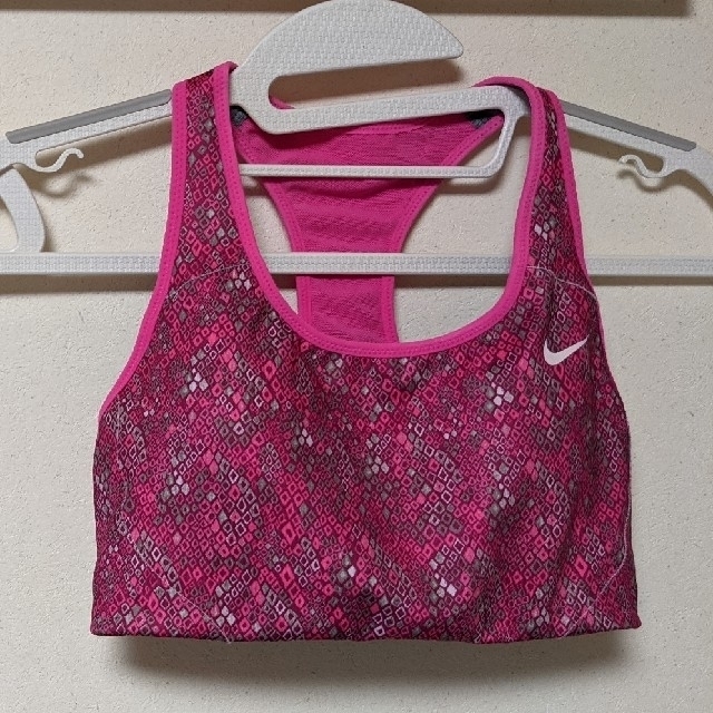 NIKE(ナイキ)の★さらにさらに値下げしました！★ナイキ　スポーツブラ　DRI-FIT スポーツ/アウトドアのランニング(ウェア)の商品写真