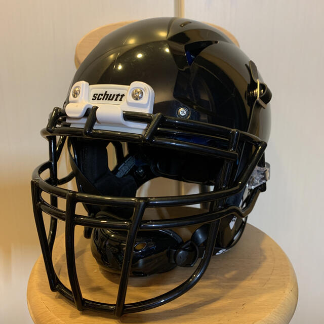 Schutt“VENGEANCE Z10 LTD“ Mサイズ 新品・未使用  スポーツ/アウトドアのスポーツ/アウトドア その他(アメリカンフットボール)の商品写真