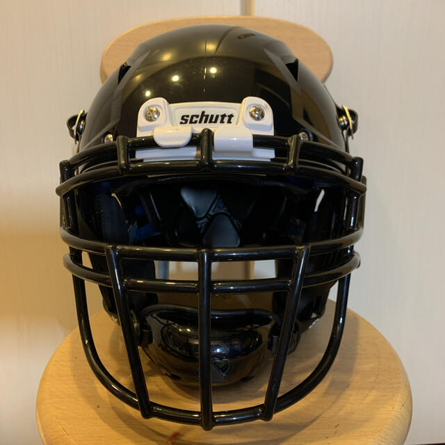 Schutt“VENGEANCE Z10 LTD“ Mサイズ 新品・未使用  スポーツ/アウトドアのスポーツ/アウトドア その他(アメリカンフットボール)の商品写真