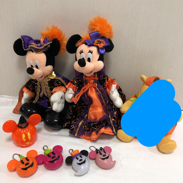 Disney(ディズニー)の★ディズニーハロウィン★ぬいぐるみ..置物.光るバッジ★セット★ エンタメ/ホビーのおもちゃ/ぬいぐるみ(キャラクターグッズ)の商品写真