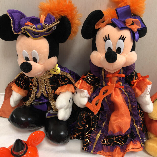 Disney(ディズニー)の★ディズニーハロウィン★ぬいぐるみ..置物.光るバッジ★セット★ エンタメ/ホビーのおもちゃ/ぬいぐるみ(キャラクターグッズ)の商品写真