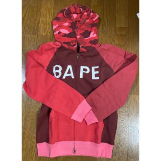 アベイシングエイプ(A BATHING APE)のBAPE レッドカモパーカー(パーカー)