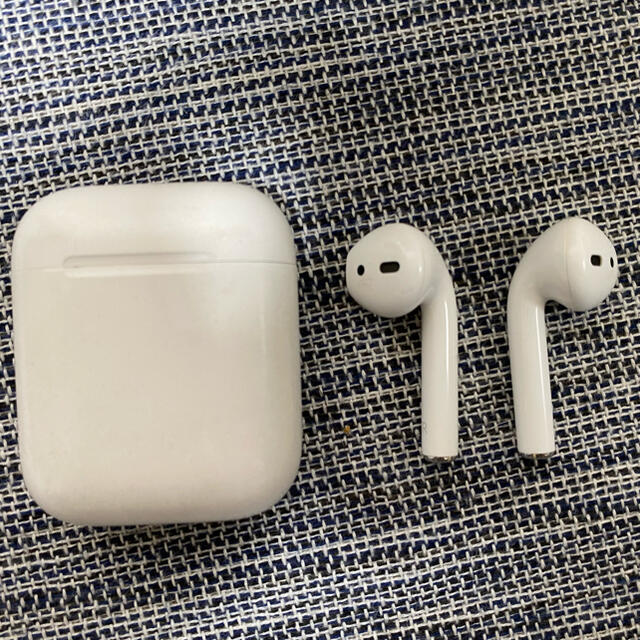 Apple(アップル)のAirPods スマホ/家電/カメラのオーディオ機器(ヘッドフォン/イヤフォン)の商品写真