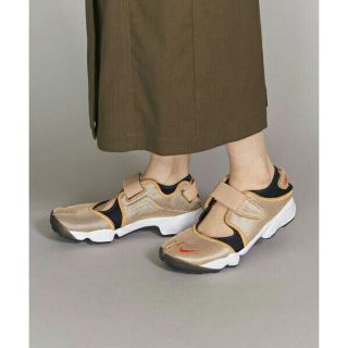 トゥデイフル(TODAYFUL)の【美品】 廃盤レア NIKE AIR RIFT/ナイキエアリフト/ゴールド 24(スニーカー)