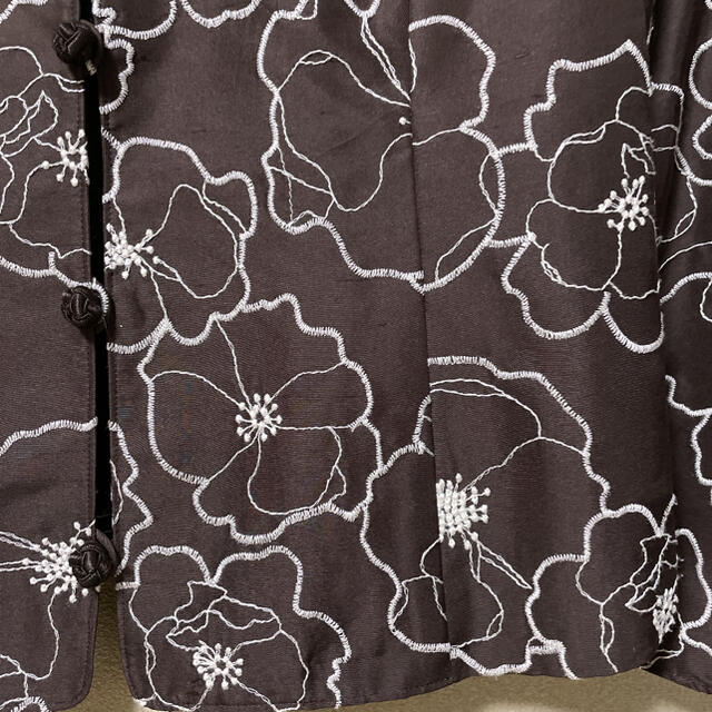 花柄刺繍　シルクジャケット　L Lサイズ レディースのジャケット/アウター(ノーカラージャケット)の商品写真