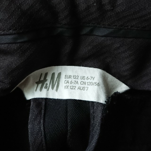 H&M(エイチアンドエム)のH&M キッズスーツ ベスト付き 黒 120cm  キッズ/ベビー/マタニティのキッズ服男の子用(90cm~)(ドレス/フォーマル)の商品写真