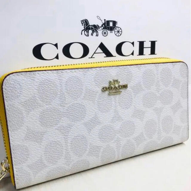 COACH長財布　白系シグネチャー　中は黄色