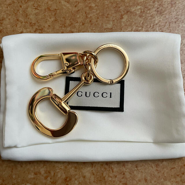 Gucci(グッチ)の【新品】GUCCI グッチ　キーホルダー　キーリング　ホースビット　馬　ゴールド レディースのファッション小物(キーホルダー)の商品写真