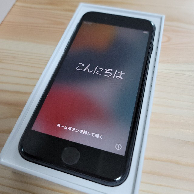 iPhone(アイフォーン)のアップル iPhoneSE 第2世代 64GB ブラック au スマホ/家電/カメラのスマートフォン/携帯電話(スマートフォン本体)の商品写真