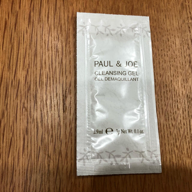 PAUL & JOE(ポールアンドジョー)のポールアンドジョー paul & joe ポーチ サンプル付き レディースのファッション小物(ポーチ)の商品写真