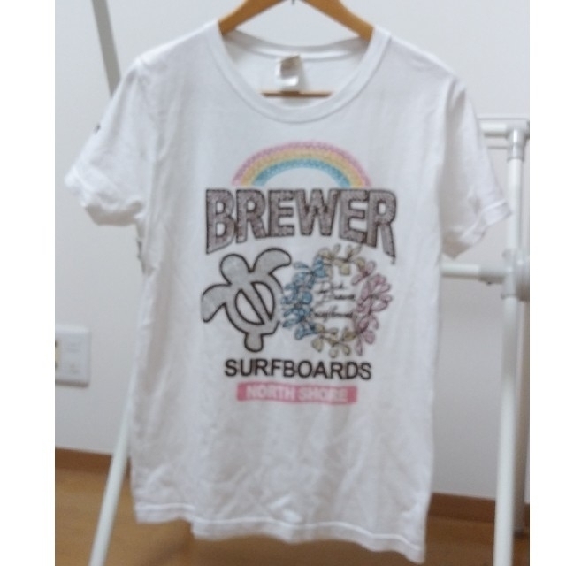 Dick Brewer(ディックブリューワー)のTシャツ　ディックブリューワー　サーフィン　白＋レインボー レディースのトップス(Tシャツ(半袖/袖なし))の商品写真