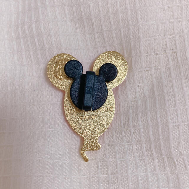 Disney(ディズニー)のミッキーバルーン ピンバッジ バラ売り レッド バルーン 新品未使用品 エンタメ/ホビーのおもちゃ/ぬいぐるみ(キャラクターグッズ)の商品写真