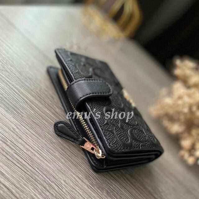 セール大人気 COACH ミニ財布 ブラック 黒の通販 by emu's shop|コーチならラクマ - ★新品★COACH コーチ 折り財布 在庫あ好評
