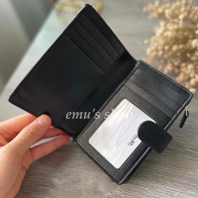 セール大人気 COACH ミニ財布 ブラック 黒の通販 by emu's shop|コーチならラクマ - ★新品★COACH コーチ 折り財布 在庫あ好評