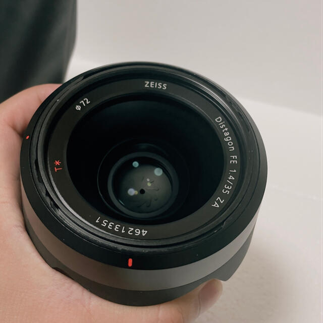 SONY(ソニー)のsony zeiss 35mmf1.4 スマホ/家電/カメラのカメラ(レンズ(単焦点))の商品写真