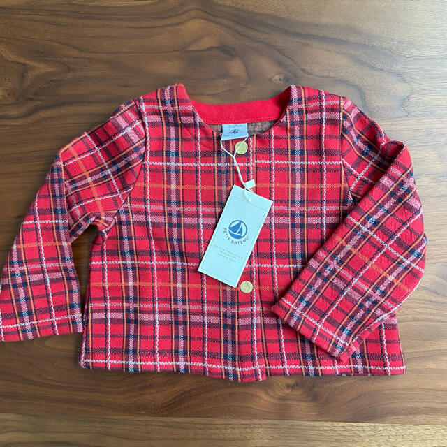 PETIT BATEAU(プチバトー)の【新品未使用】プチバトー　カーディガン　タータンチェック　80 キッズ/ベビー/マタニティのベビー服(~85cm)(カーディガン/ボレロ)の商品写真