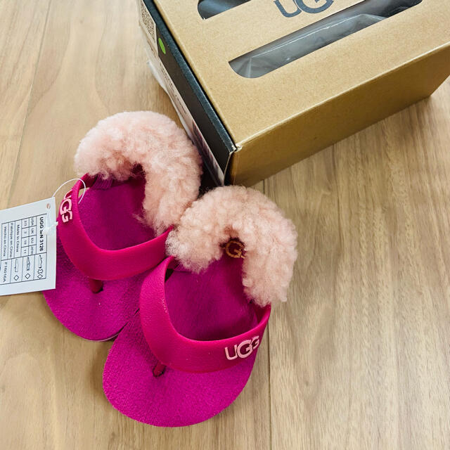 UGG(アグ)のUGG ベビー　ボア付サンダル キッズ/ベビー/マタニティのベビー靴/シューズ(~14cm)(その他)の商品写真