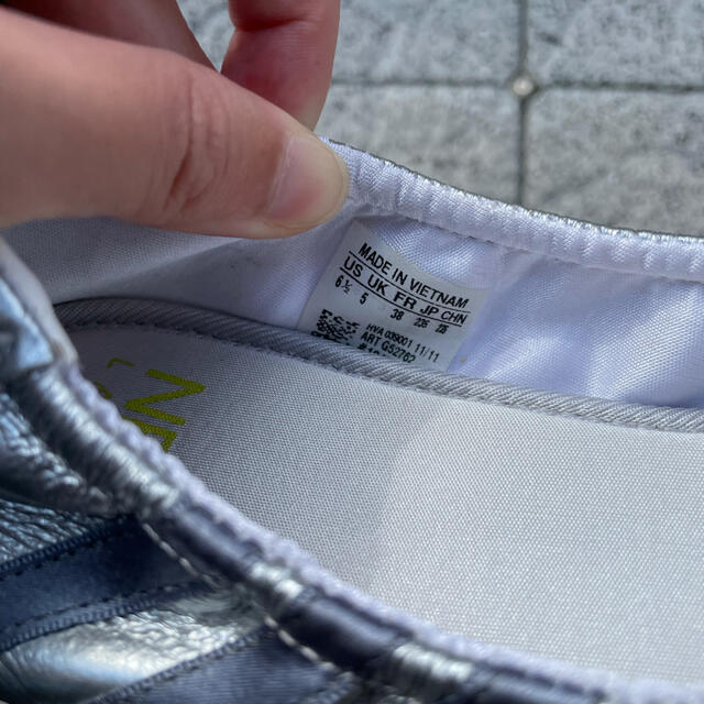 adidas(アディダス)のじゃよん様専用　Adidas シルバーフラットシューズ23.5cm レディースの靴/シューズ(その他)の商品写真
