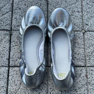 アディダス(adidas)のじゃよん様専用　Adidas シルバーフラットシューズ23.5cm(その他)