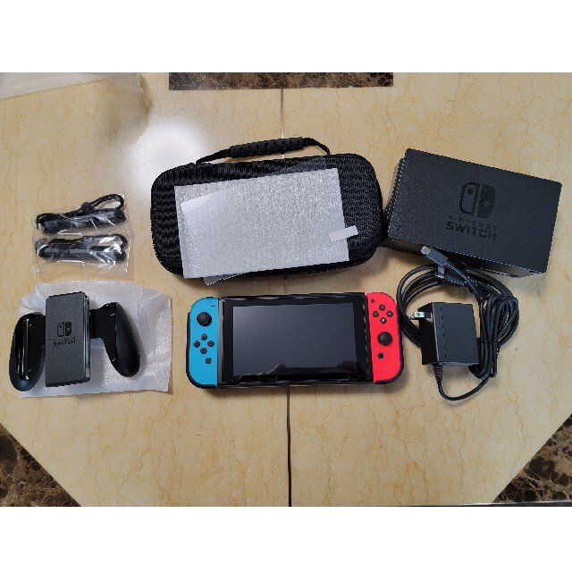 任天堂(ニンテンドウ)の【美品】Nintendo Switch ネオン + おまけ付き エンタメ/ホビーのゲームソフト/ゲーム機本体(家庭用ゲーム機本体)の商品写真