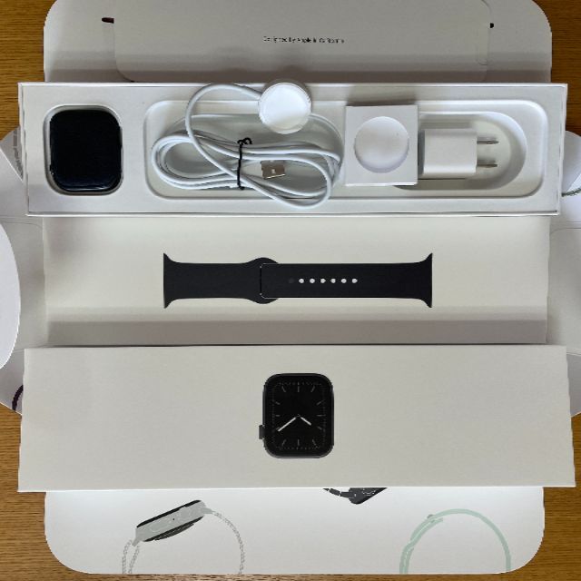 Apple Watch(アップルウォッチ)の☆美品☆　　Apple Watch Series 5  GPSモデル40mm スマホ/家電/カメラのスマホ/家電/カメラ その他(その他)の商品写真