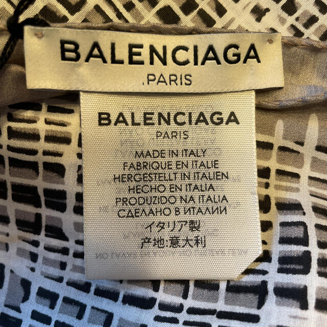 Balenciaga(バレンシアガ)の[新品未使用] BALENCIAGA シルク100% プリント ストール メンズのファッション小物(ストール)の商品写真