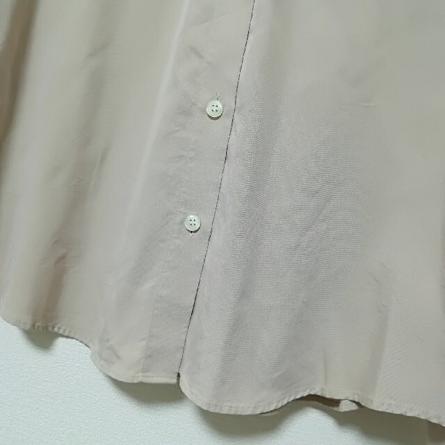 PLST(プラステ)のPLST プラステ　バンドカラーシャツ　ベージュ レディースのトップス(シャツ/ブラウス(長袖/七分))の商品写真