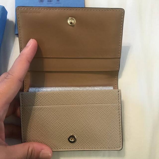 Smythson(スマイソン)の新品　スマイソン　カードケース　ベージュ レディースのファッション小物(名刺入れ/定期入れ)の商品写真