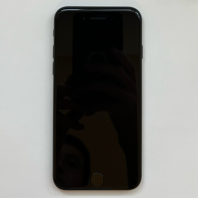 Apple(アップル)のアップル iPhone SE 第2世代 128GB ブラック スマホ/家電/カメラのスマートフォン/携帯電話(スマートフォン本体)の商品写真
