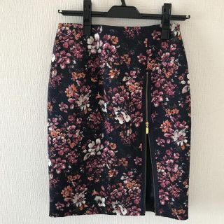 エル(ELLE)の美品⭐︎花柄タイトスカート(ひざ丈スカート)