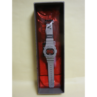 カシオ(CASIO)のDW-5700SF-1JR　Sneaker　コラボ　新品　G-SHOCK 　　　(腕時計(デジタル))
