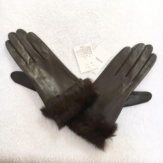 ジバンシィ(GIVENCHY)の新品 23cm ジバンシー 羊革ファー手袋　レディース ファッション(手袋)