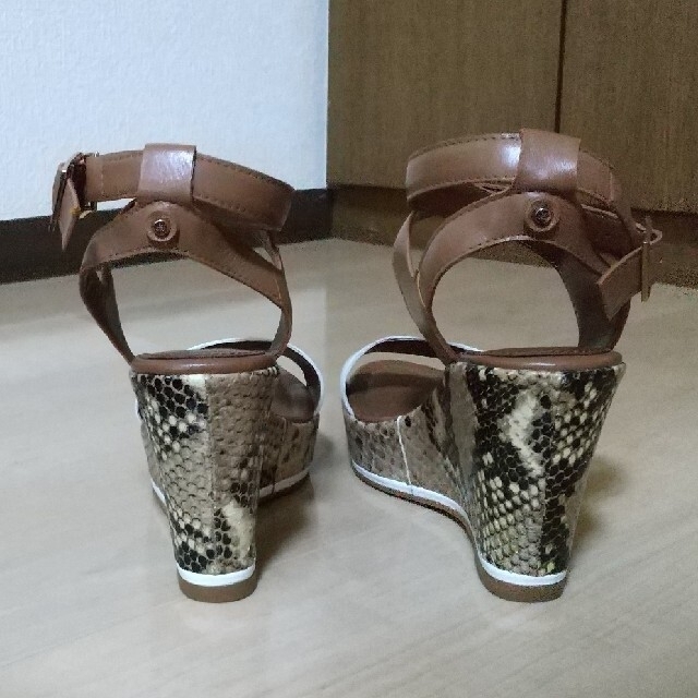 Mode et Jacomo(モードエジャコモ)のレディース サンダル モードエジャコモメダ 22.5 レディースの靴/シューズ(サンダル)の商品写真