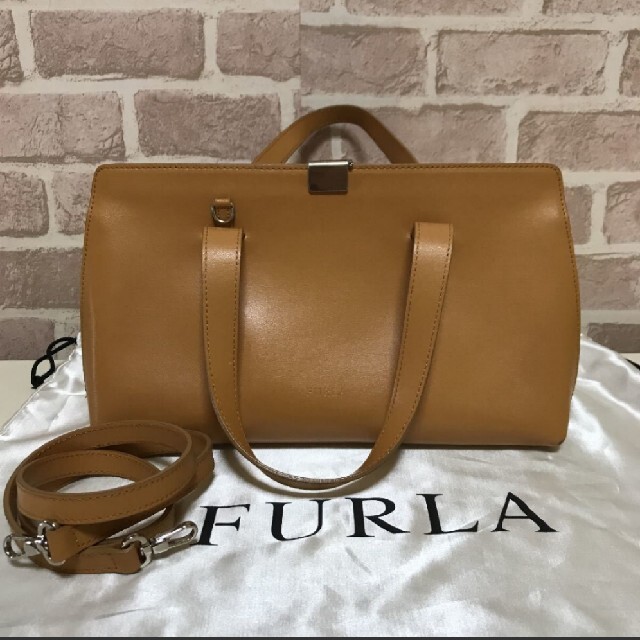 FURLA フルラ　ショルダーバッグ　ハンドバッグ　カーキ　ベージュ 2way