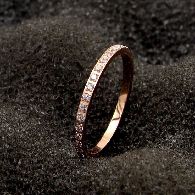 711★CZダイヤモンド 幅1㎜極細フルエタニティリング レディースのアクセサリー(リング(指輪))の商品写真