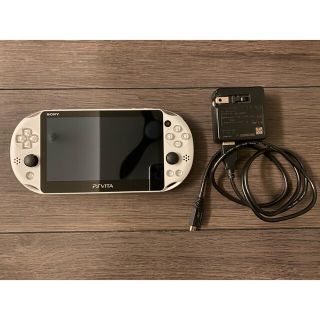 プレイステーションヴィータ(PlayStation Vita)の【美品】PlayStation Vita (ホワイト)&充電器(携帯用ゲーム機本体)