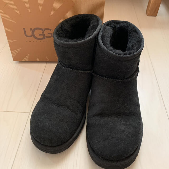 UGG(アグ)のUGG W CLASSIC MINI ブラック 7 レディースの靴/シューズ(ブーツ)の商品写真