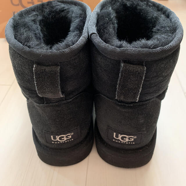 UGG(アグ)のUGG W CLASSIC MINI ブラック 7 レディースの靴/シューズ(ブーツ)の商品写真