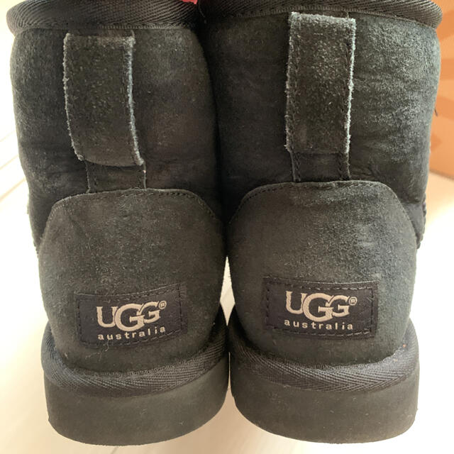 UGG(アグ)のUGG W CLASSIC MINI ブラック 7 レディースの靴/シューズ(ブーツ)の商品写真