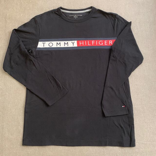 TOMMY HILFIGER(トミーヒルフィガー)のTOMMY HILFIGER 長袖Tシャツ　黒 メンズのトップス(Tシャツ/カットソー(七分/長袖))の商品写真