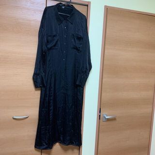 ザラ(ZARA)の光沢  ロング  ワンピース  マキシ丈  ZARA  大きいサイズ  XL(ロングワンピース/マキシワンピース)