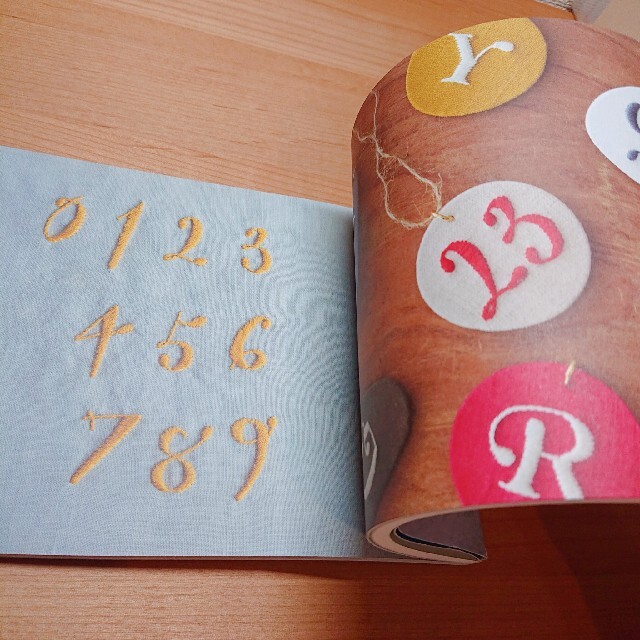 ことばをのせてつくる１色刺繍の小さな贈り物 エンタメ/ホビーの本(趣味/スポーツ/実用)の商品写真