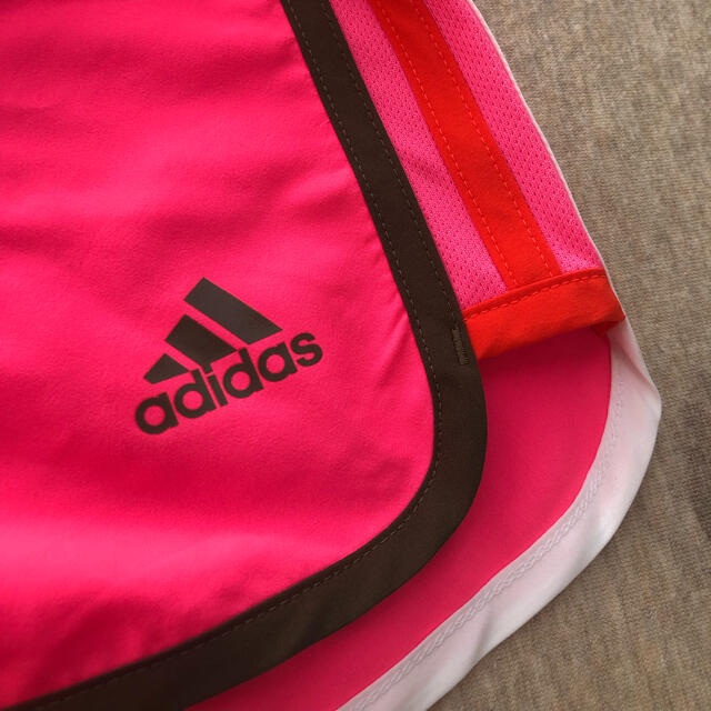 adidas(アディダス)のadidas ランニングパンツ(レディース)Lサイズ　ピンク スポーツ/アウトドアのランニング(ウェア)の商品写真