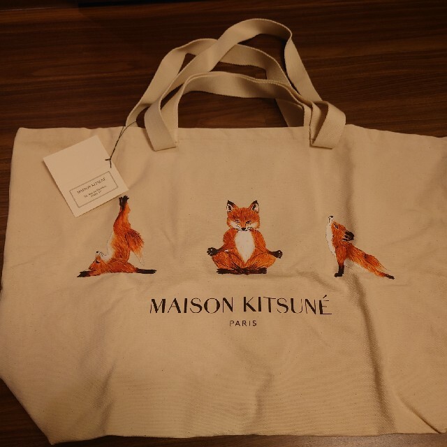 MAISON KITSUNE'(メゾンキツネ)のメゾンキツネMaison kitsune 新品ヨガFOX トートバッグXXL レディースのバッグ(トートバッグ)の商品写真