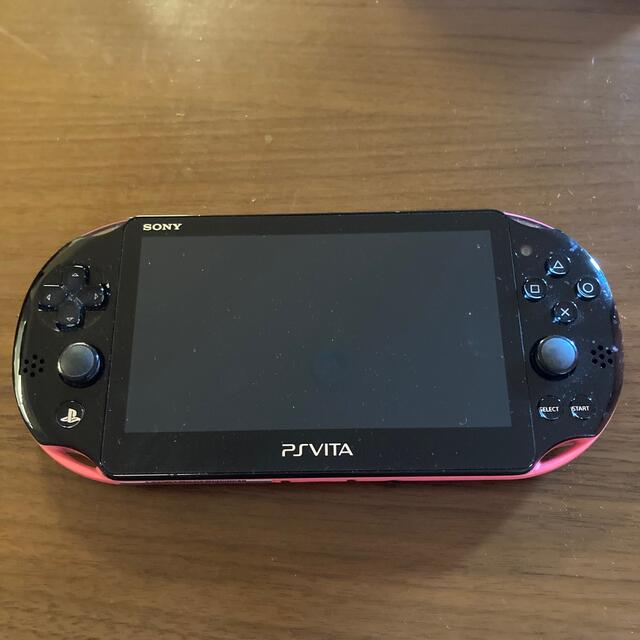PlayStation Vita(プレイステーションヴィータ)のPlayStation Vita ピンクPCH-2000 エンタメ/ホビーのゲームソフト/ゲーム機本体(携帯用ゲーム機本体)の商品写真