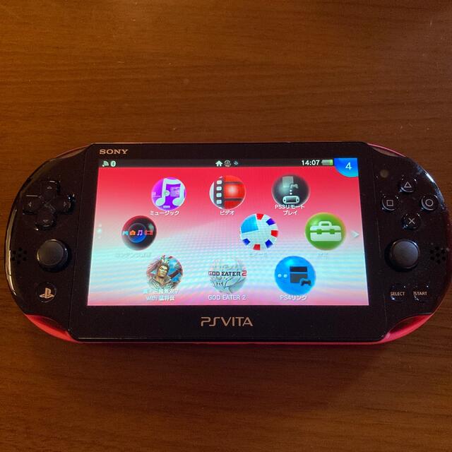 PlayStation Vita(プレイステーションヴィータ)のPlayStation Vita ピンクPCH-2000 エンタメ/ホビーのゲームソフト/ゲーム機本体(携帯用ゲーム機本体)の商品写真