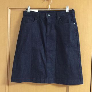 ユニクロ(UNIQLO)の【タグ付き未使用！】デニムスカート UNIQLO ウエスト64cm(ひざ丈スカート)