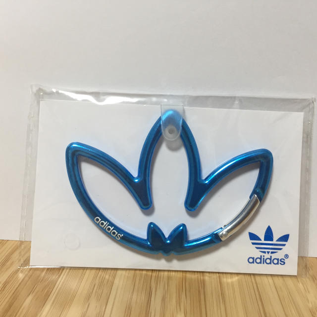 adidas(アディダス)のadidas（アディダス）のカラビナ レディースのファッション小物(キーホルダー)の商品写真