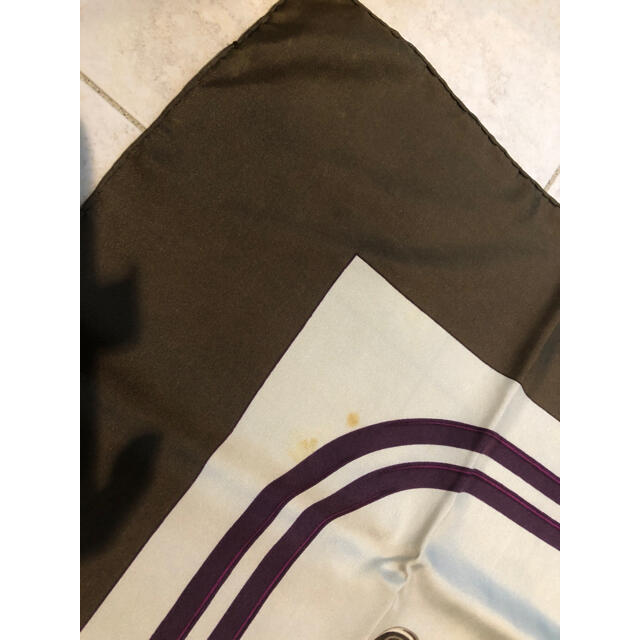 Hermes(エルメス)の秋冬色のガラ　エルメス　スカーフ　カレ90 レディースのファッション小物(バンダナ/スカーフ)の商品写真